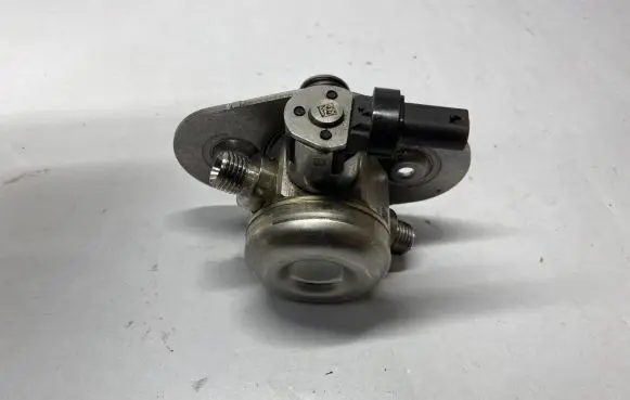 BMW 5 G30 G31 Fuel injection high pressure pump 7642466