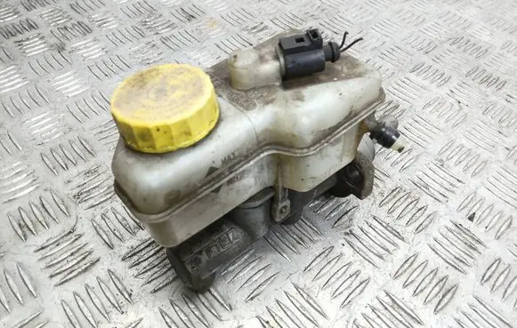 Volkswagen Polo IV 9N3 Master brake cylinder 
