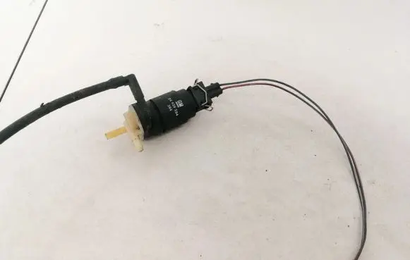 Opel Meriva A Windscreen/windshield washer pump 24439254
