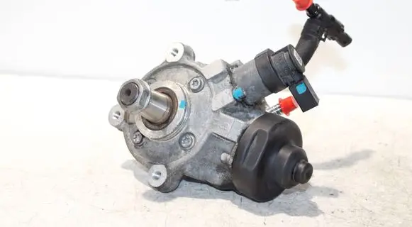 Volkswagen PASSAT B8 Fuel injection high pressure pump 04L130755D 0445010537