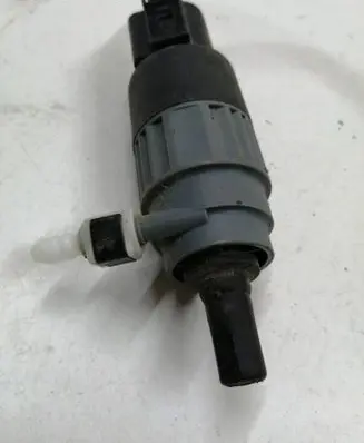 Nissan Qashqai Windscreen/windshield washer pump 
