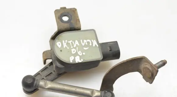 Skoda Octavia Mk2 (1Z) Air suspension front height level sensor 1T0907503