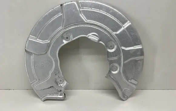 BMW 8 G15 Rear brake disc plate dust cover 6861804