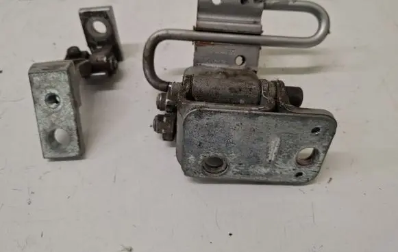 Audi A4 S4 B7 8E 8H Rear door upper hinge 8E0833411