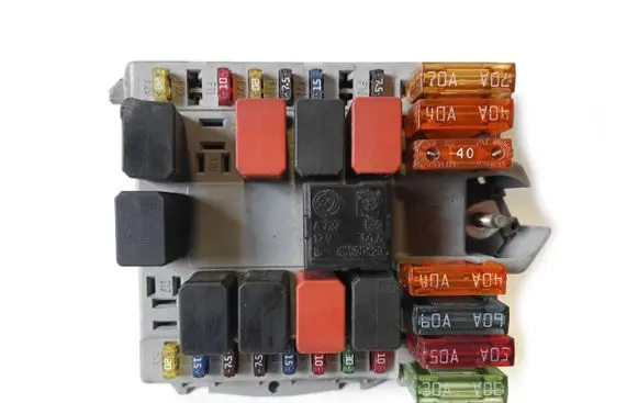 Fiat Punto (188) Fuse module 46766779