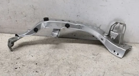 Toyota RAV 4 (XA40) Radiator support slam panel bracket 
