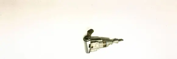 Volkswagen Tiguan Front door lock (next to the handle) 5N0837167