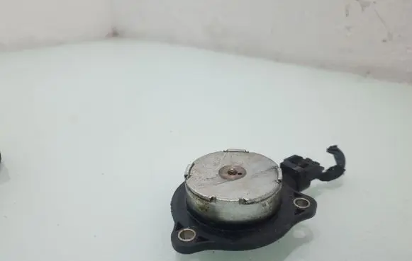 Dodge Grand Caravan Camshaft vanos timing valve 05184101AG
