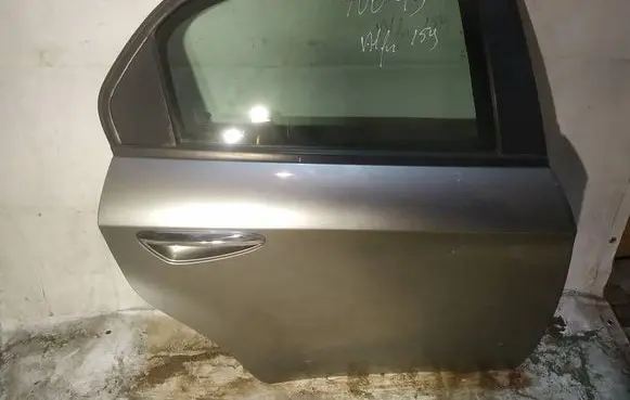 Alfa Romeo 159 Rear door pilkos