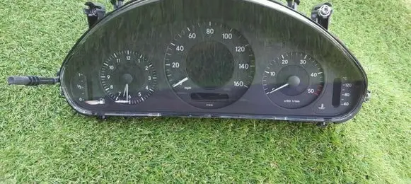 Mercedes-Benz E W211 Speedometer (instrument cluster) A2114404611