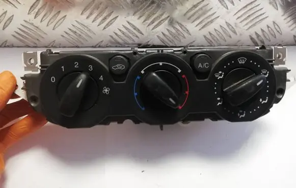 Ford Focus Climate control unit 3M5T19980AD 69607320 P69607320609200212