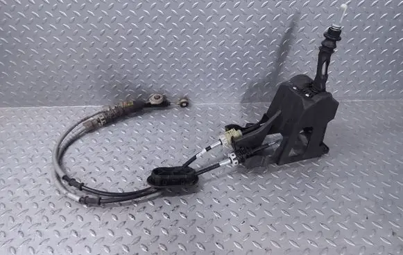Nissan Pulsar Gear shifter/selector 341013ZV0A