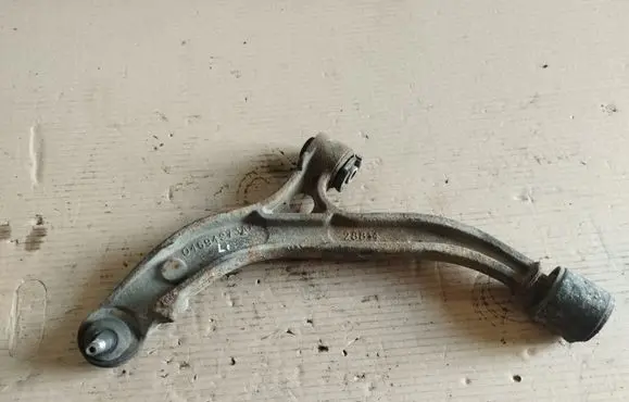 Chrysler Voyager Front lower control arm/wishbone 04694973AA