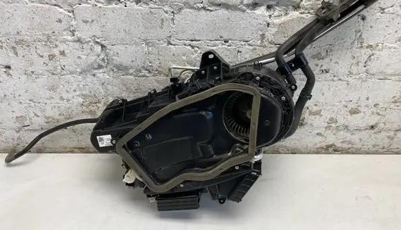 Toyota Sienna XL40 IV Interior heater climate box assembly 8703008140