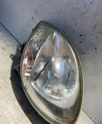 Nissan Kubistar Headlight/headlamp 8200236690 89009623 89008441
