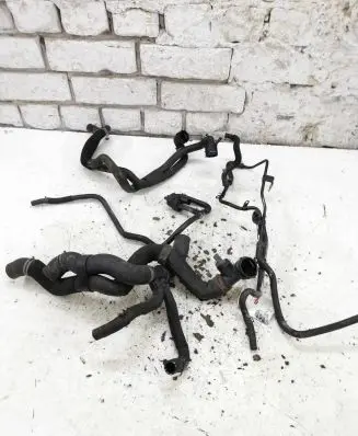 Volkswagen Touran II Engine coolant pipe/hose