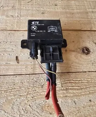 BMW 6 F12 F13 Coolant fan relay 9198302