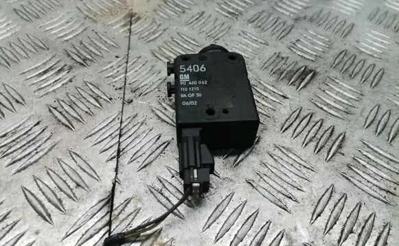 Opel Astra G Central locking motor 90460062