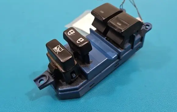Toyota Avensis T270 Electric window control switch 8404005010 IMPRK1579332