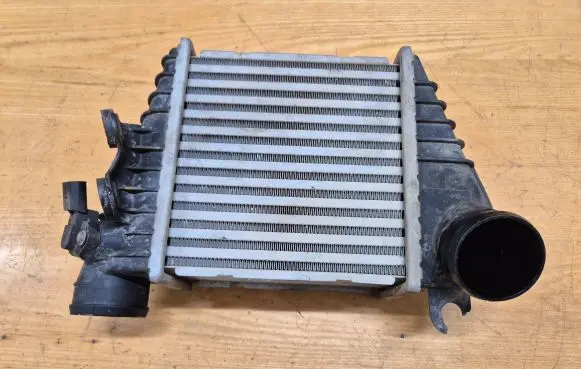 Volkswagen Golf IV Intercooler radiator DAW001TT 038906051 0281002177