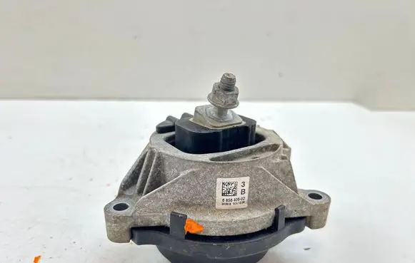 Engine mount bracket