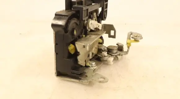 Dacia Sandero Front door lock 
