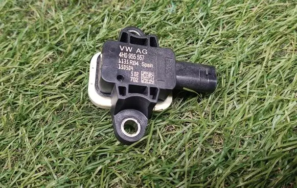 Audi A1 Airbag deployment crash/impact sensor 4H0955557