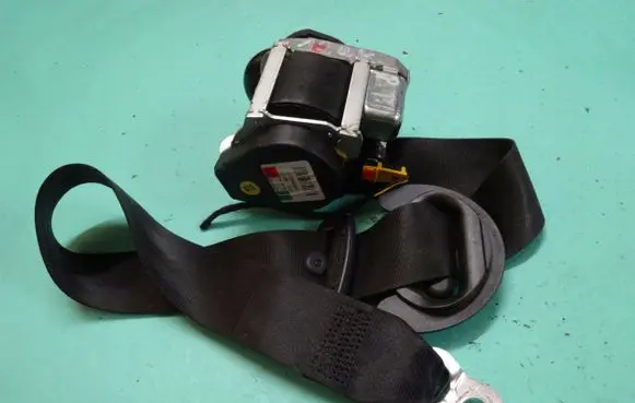 Volkswagen Golf VI Front seatbelt 1K4857706AJ