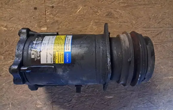 Mercedes-Benz SL R107 Air conditioning (A/C) compressor (pump) 1131236