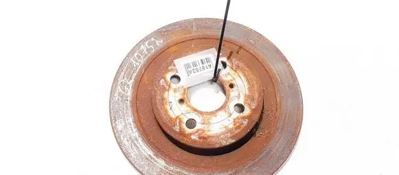 Toyota Yaris Rear brake disc neventiliuojamas