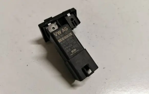 Audi A3 S3 8P Glow plug pre-heat relay 03G907282A