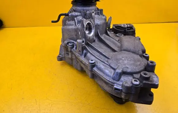 BMW X3 F25 Gearbox transfer box case 8643151