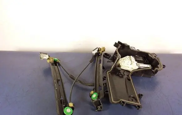 Seat Leon (1P) Front door window regulator with motor 1P0837402E