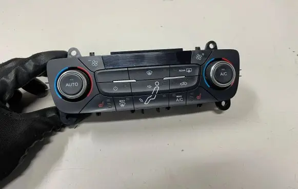 Ford Focus Climate control unit F1ET18C612 F1ET18C612CG