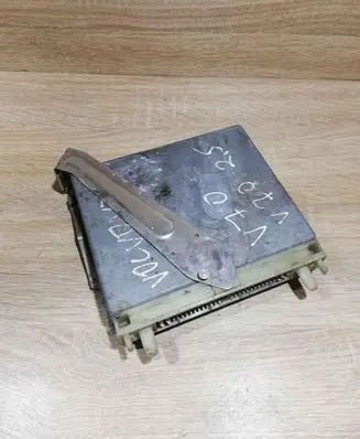 Volvo V70 Engine control unit/module ECU 0281001592 P01270297