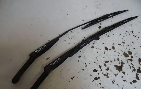 Fiat Panda II Front wiper blade arm