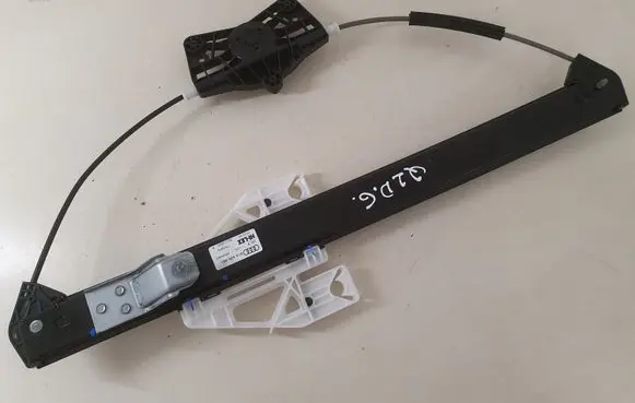 Rear window lifting mechanism without motor