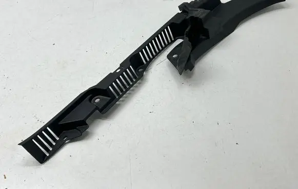 Volvo XC60 Fender end trim 32216109