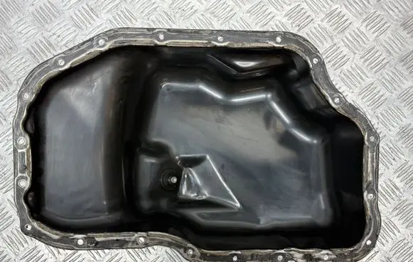 Toyota Corolla Verso AR10 Oil sump 121020R010