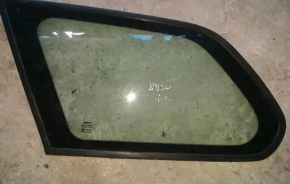 Nissan Primera Rear side window