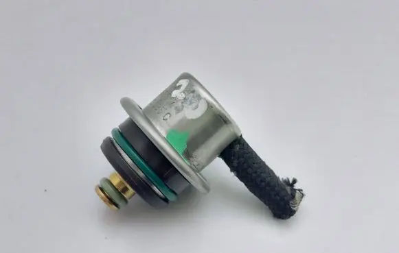 Volkswagen Polo III 6N 6N2 6NF Fuel pressure regulator 037133035C 0280160557