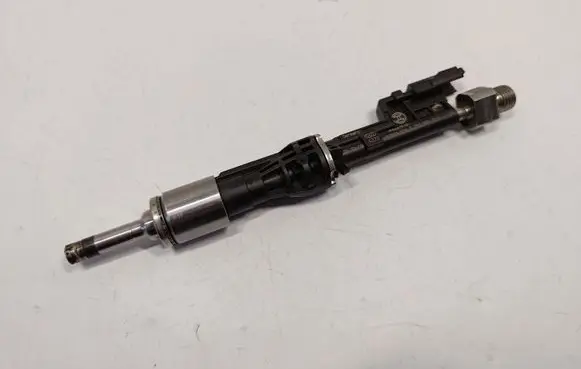 BMW 5 F10 F11 Fuel injector 13537568607