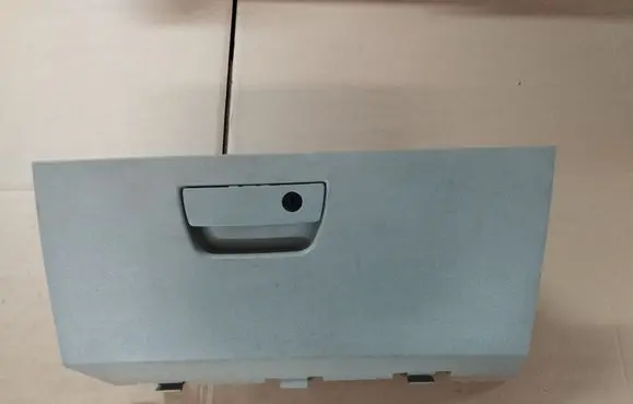 Chrysler Town & Country V Glove box