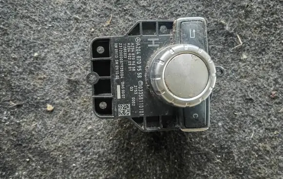Mercedes-Benz C W204 Head unit multimedia control A2048709558