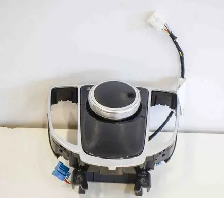 Head unit multimedia control