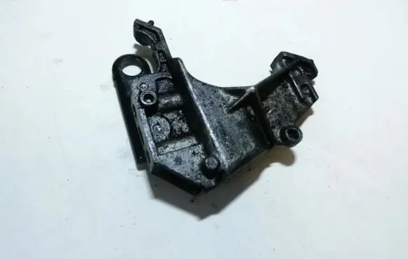 Peugeot 307 Engine mounting bracket 9635969880