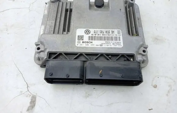 Volkswagen Golf Plus Engine control unit/module 03C906016BM