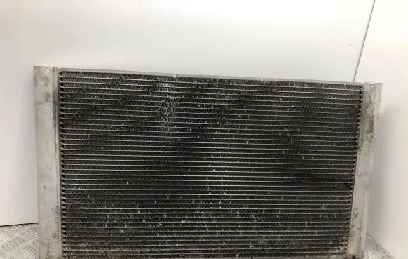 BMW 5 E60 E61 Coolant radiator 7792832