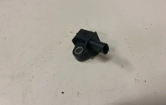 Volkswagen Golf VII Airbag deployment crash/impact sensor 5Q0959651B 03758 3758610