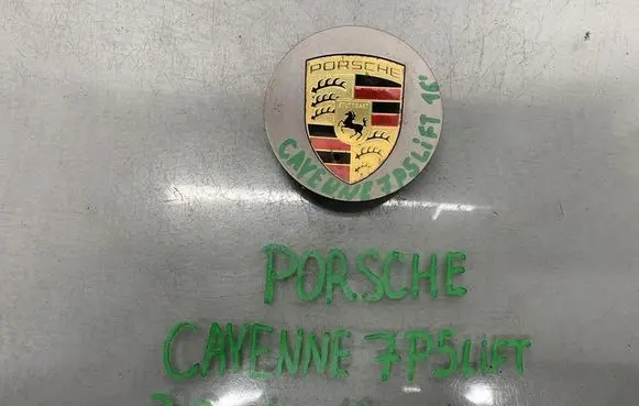 Porsche Cayenne (92A) Original wheel cap 9P1601142